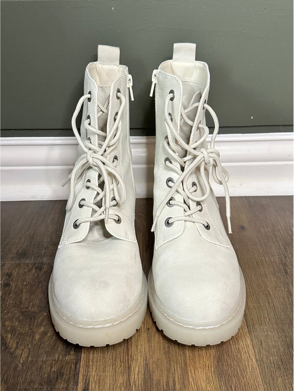 American Eagle Lace Up White Washed Combat Boots Sz 8